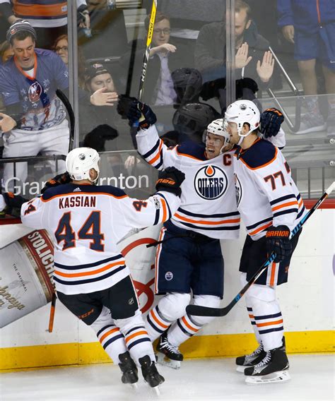 Edmonton Oilers keeping it tight on the road - Edmonton | Globalnews.ca