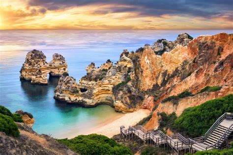 Portugal cleans up with six top prizes at the World Travel Awards ...