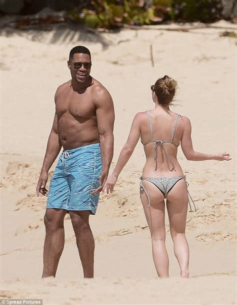 Michael Strahan's girlfriend Kayla Quick has him transfixed on beach holiday | Daily Mail Online