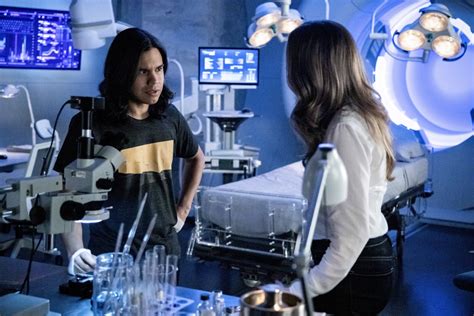 ‘Flash’ Recap Season 5 Episode 10 — Does Nora Trust Eobard Thawne? | TVLine