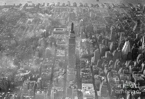 Empire State Building 1930s by New York Daily News Archive