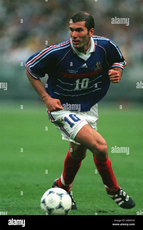 Zidane 1998 hi-res stock photography and images - Alamy