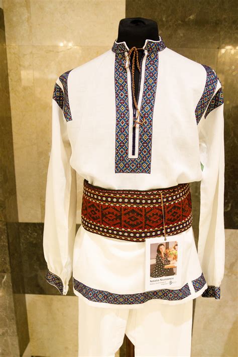 (PHOTO GALLERY) Moldovan traditional clothing - exhibited in the Parliament hall