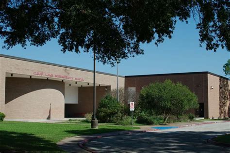 Gas leak prompts four Clear Creek ISD schools to shelter in place