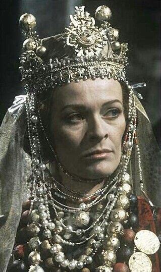 Janet Suzman in probably the most awesome Lady Macbeth costume ever ...