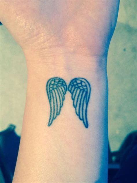 28 Elegant Angel Wings Tattoos On Wrists