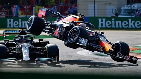 Max Verstappen's furious 10-word message to Lewis Hamilton after ...