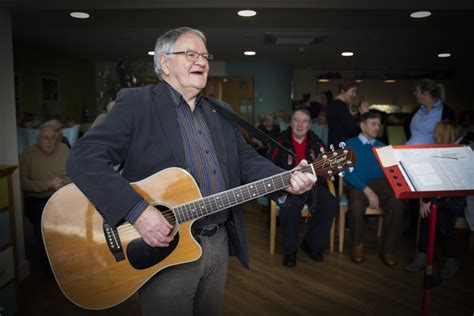 Families in tears singing iconic anthem | Welsh News Extra