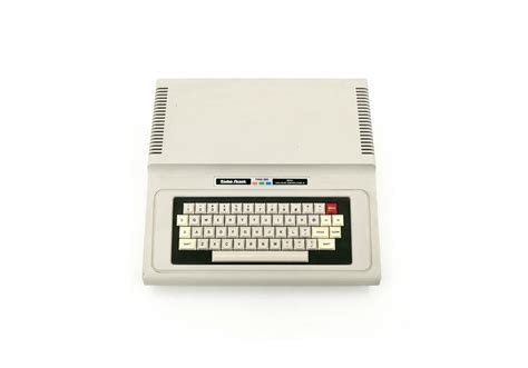 HomeComputerMuseum - Tandy TRS-80 Color Computer 2