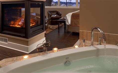 15 Romantic Hotels in Michigan With In Room Hot Tub and Fireplace