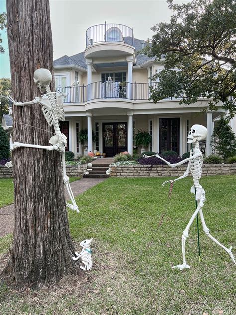 How to Easily Pose Cheap Halloween Skeletons in the Yard