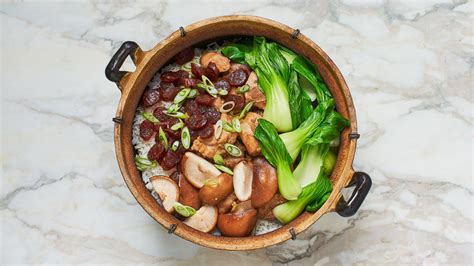 Bo Zai Fan (Chinese Chicken and Mushroom Clay Pot Rice) Recipe | Bon ...