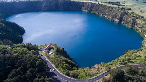 Kids dish the science behind the Blue Lake's spectacular colour change ...