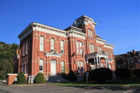 Wayne County Courthouse - 925 Court St, Honesdale, PA 18431, USA - BusinessYab