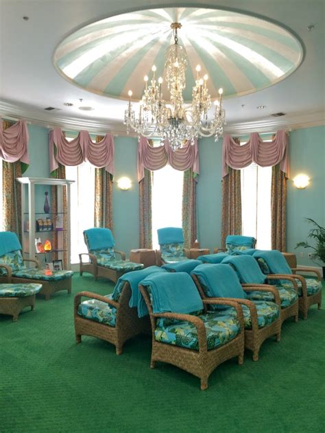 Your Southern Peach: A Visit to the Greenbrier Hotel