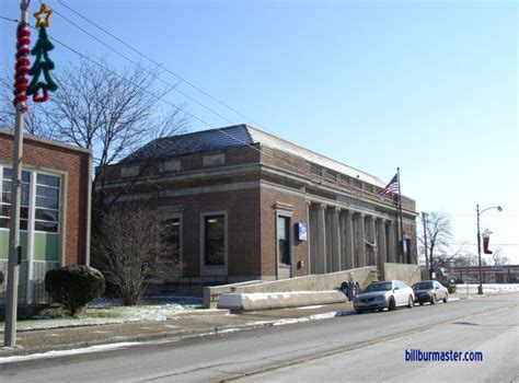 Looking southeast at the Maywood Post Office. (December, 2008)