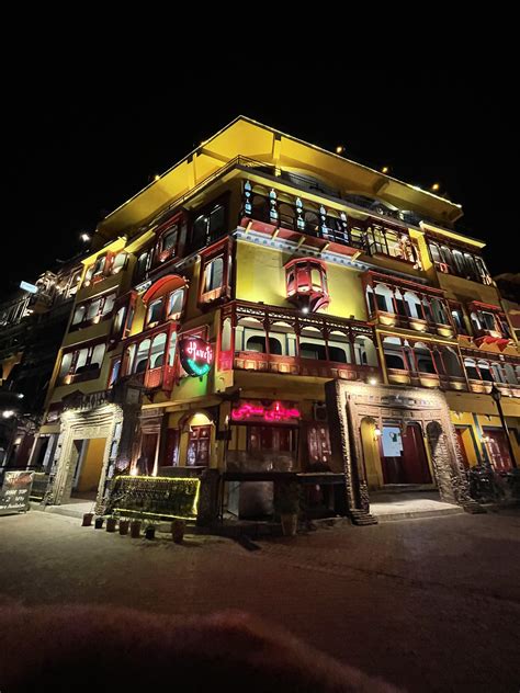 Someone posted a photo of Haveli Restaurant the other day! Here’s another.. : r/Lahore