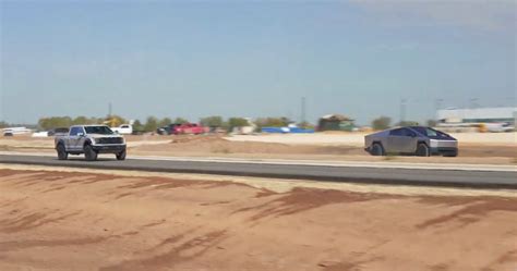 Tesla Cybertruck smokes Ford F-150 Raptor in drag race - Techno Blender