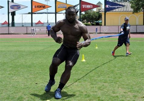 The 6 Most Jacked NFL Players – Fitness Volt