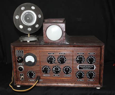 Fully Functional Replica of Philo Farnsworth's First Working Electronic TV System built in 1929 ...