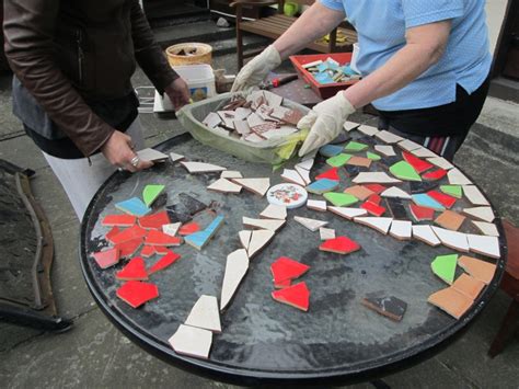 How to Make a Mosaic Tabletop With Ceramic Tiles - FeltMagnet