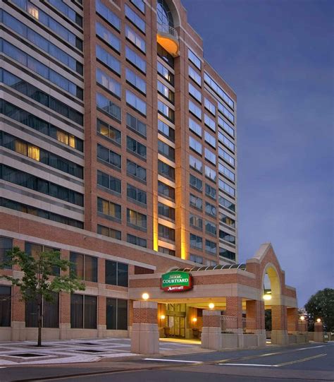 Arlington, Virginia hotels, motels: rates, availability