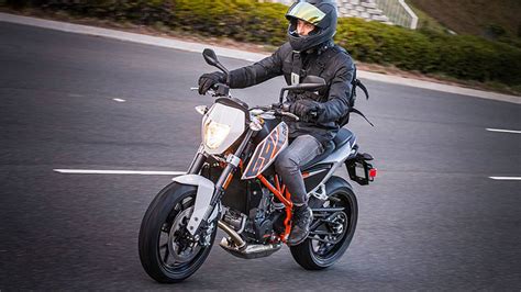 Ktm 690 Duke Review / 2014 KTM 690 Duke Review / There's minimal but ...