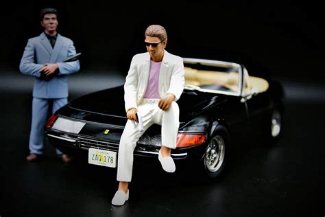 REVIEW: KK Scale Ferrari 365/4 GTS "Miami Vice" • DiecastSociety.com