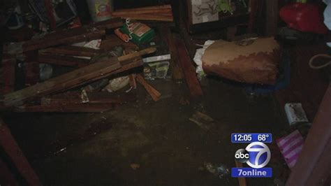 Heavy rain floods homes, basements in Howard Beach, Queens - ABC7 New York