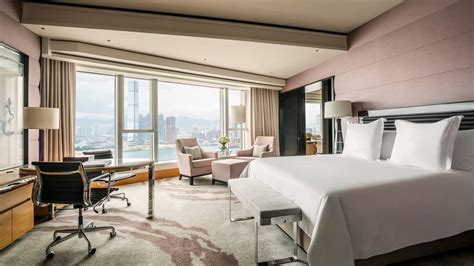 Luxury Hotel on Hong Kong Island | Luxury Hotel | Four Seasons