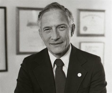 Robert Noyce Biography - Childhood, Life Achievements & Timeline