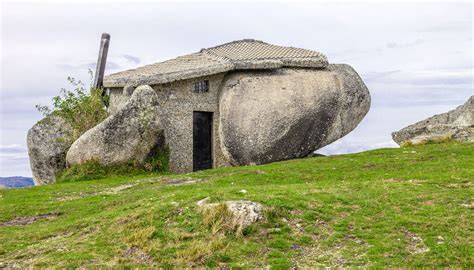 I segreti della Casa do Penedo, la pittoresca dimora di pietra in ...