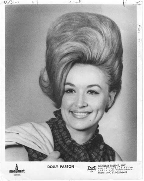 daily timewaster: Wow, that beehive hairdo!