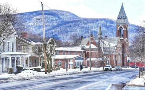 Plan A Perfect Winter Weekend: Bennington and Manchester VT