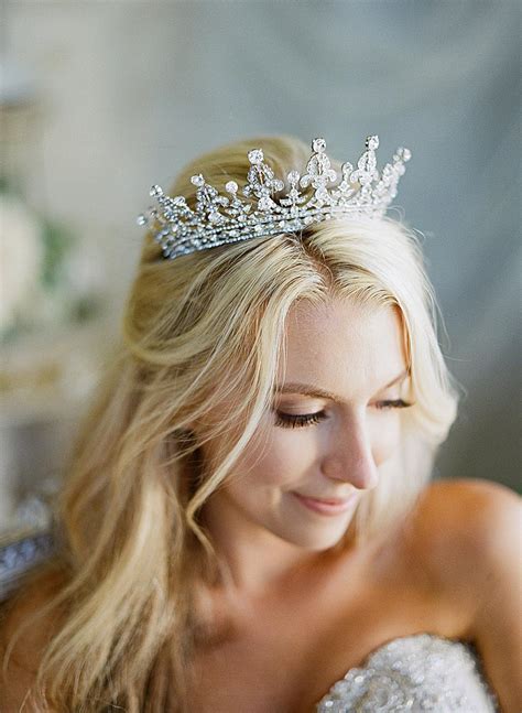 20 bridal crowns & tiaras that are SO unique (& absolutely stunning!)