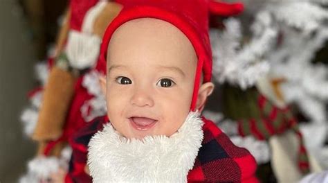 Max Collins shares adorable pic of Baby Skye in his Christmas outfit | GMA News Online