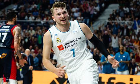 NBA draft prospect Luka Doncic makes awesome 3-pointer