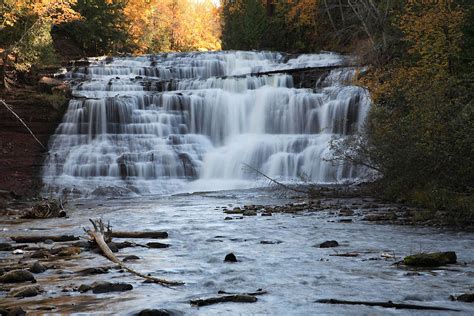 The Best Waterfalls of Michigan’s Upper Peninsula - Pictured Rocks ...