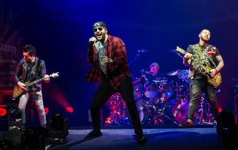 Stagehand dies in tragic accident on Avenged Sevenfold tour - NME