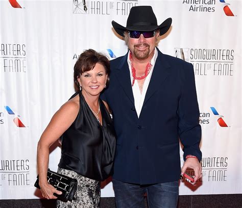 Tricia Lucus, Toby Keith Wife: 5 Fast Facts You Need to Know