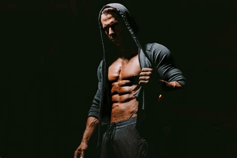 5 Best Gym & Workout Hoodies That Look & Feel Amazing