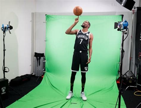 Nets reveal first look at Kevin Durant wearing No. 7 jersey | NBA.com