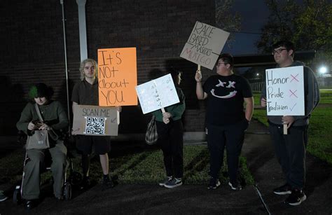 Port Neches-Groves high school mascot again draws protest