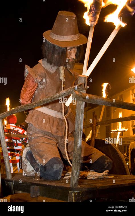 Guy Fawkes effigy on a cart with a noose around his neck. Lewes Stock Photo: 21024012 - Alamy