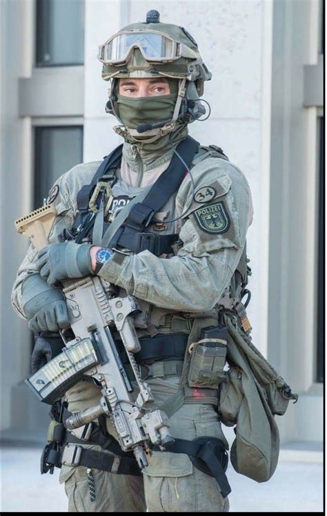 German GSG9 Military Gear, Military Police, Military Weapons, Special Forces Gear, Military ...