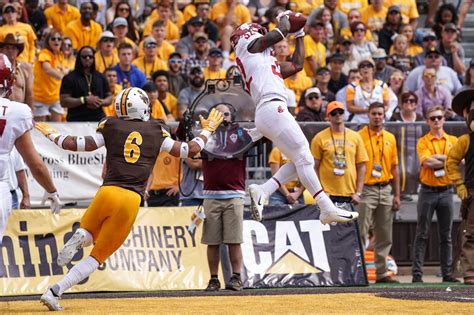 WSU vs. Wyoming final score: Cougs surge to 41-19 victory - CougCenter