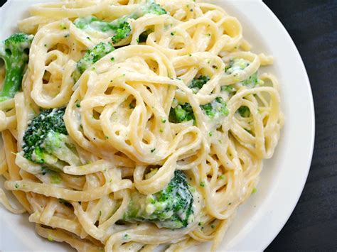 Broccoli Fettuccine Alfredo - Budget Bytes