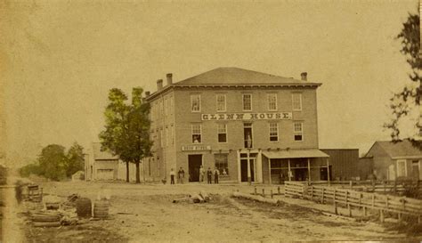 Glenn House, Paris, Mo. | Community and Conflict Photo Archive