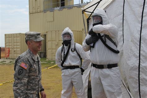 DVIDS - News - USNORTHCOM commander visits Vigilant Guard 2014 in Kansas