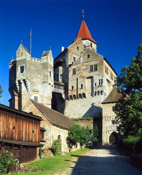 Pernštejn Castle • Stronghold » outdooractive.com